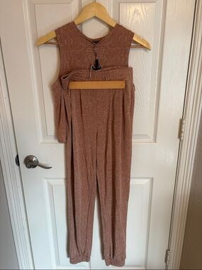 Express Women’s Sleeveless Jogger Set in Dusty Rose